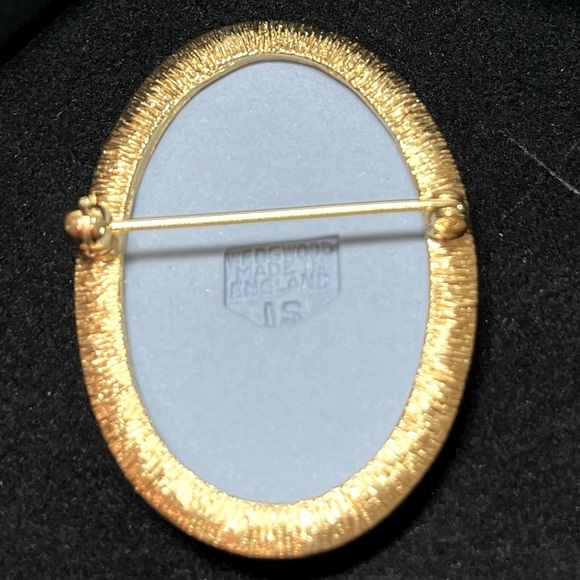 Wedgewood  ‘dancing hours!’ Brooch with gold tone surround. Vintage. Cameo. Blue - Picture 6 of 6